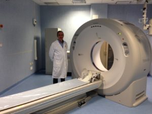 prof. Di Cesare accanto Tac