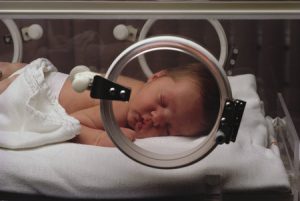 neonato-in-incubatrice