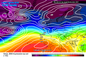 Ecco la situazione delle condizioni meteo previste dal modello GFS a 500 hpa per la giornata di Capodanno sull'Europa occidentale. Si nota un ansa sulla nostra penisola, la quale sarà segno della possibilità di precipitazioni sull'Abruzzo nel pomeriggio - sera.