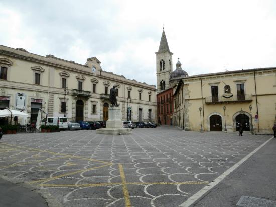 Natale in Centro, a Sulmona si lavora su un progetto volto ad animare e valorizzare il centro storico durante il periodo natalizio - AbruzzoLive
