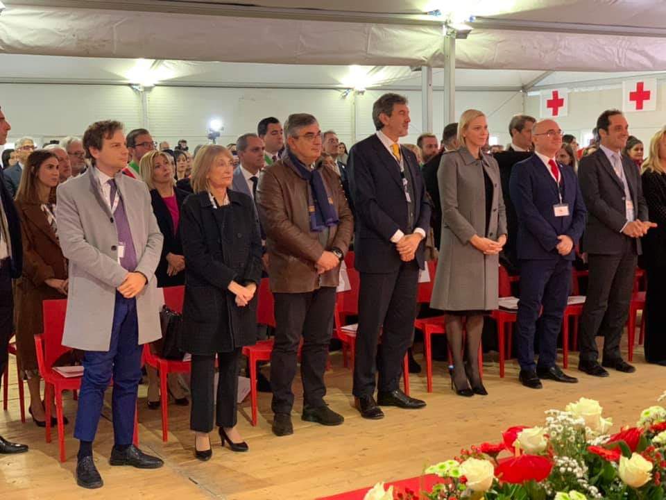 La principessa di Monaco Charlene Grimaldi Wittstock inaugura la scuola 'Parrozzani' ad Isola del Gran Sasso - AbruzzoLive